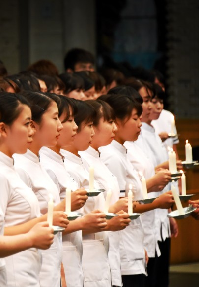 上智大学　総合人間科学部看護学科のユニフォーム