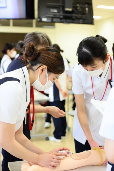 日本赤十字北海道看護大学のユニフォーム