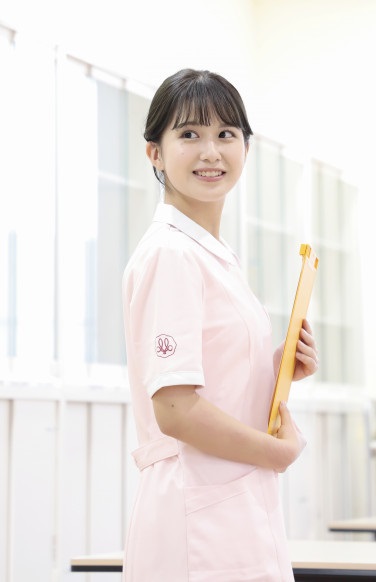 武庫川女子大学 看護学部 看護学科のユニフォーム