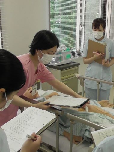 長野県看護大学のユニフォーム